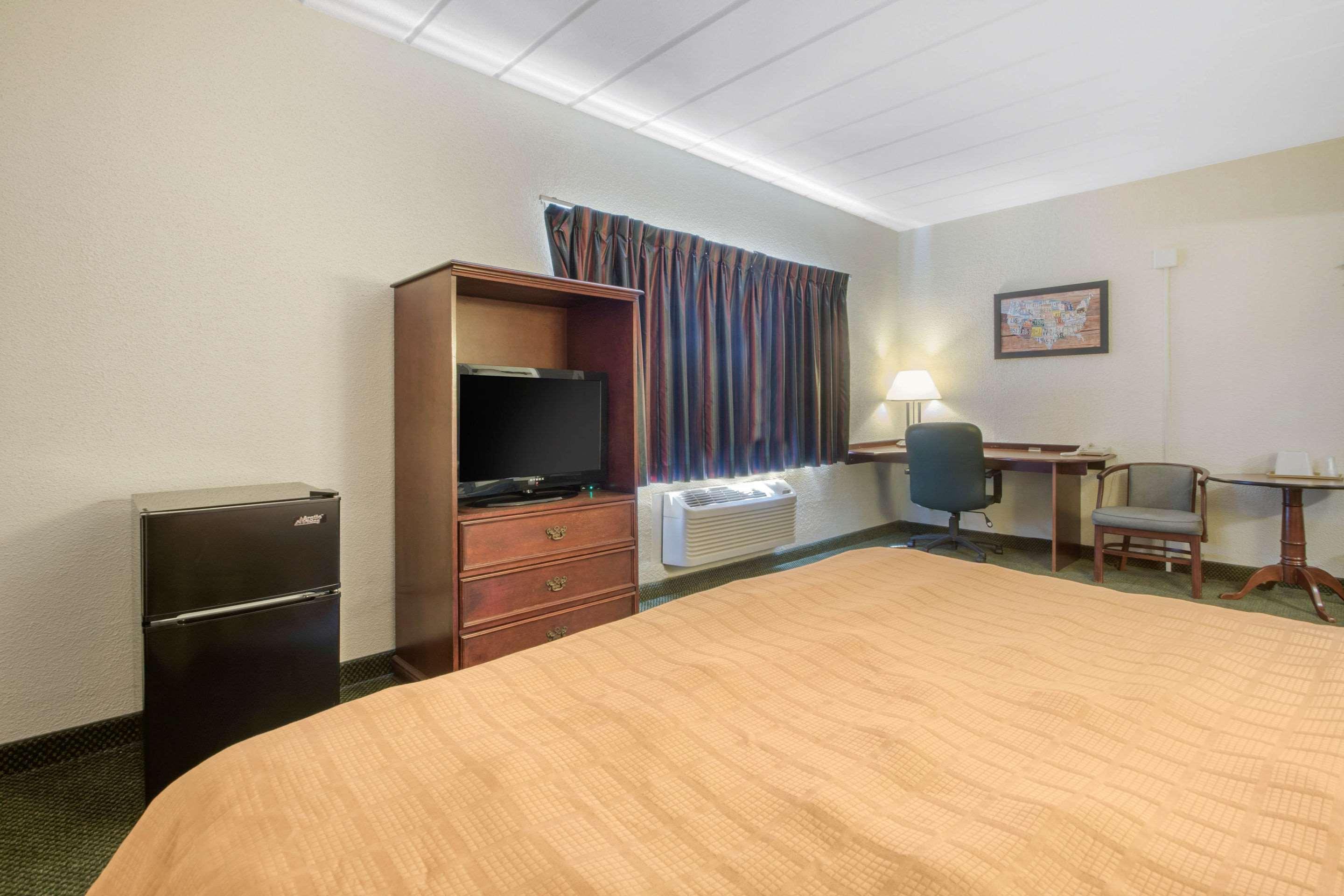 Econo Lodge Wisconsin Rapids Exterior foto