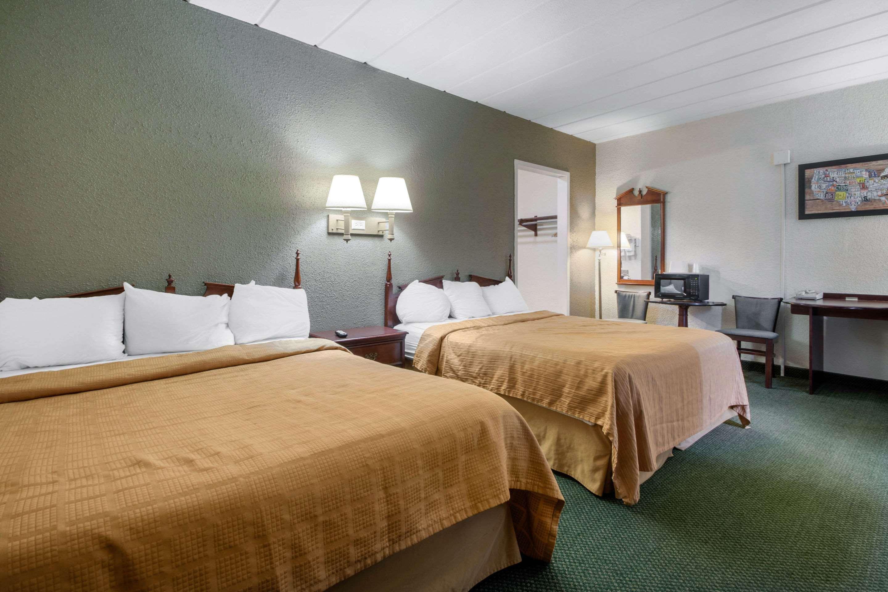 Econo Lodge Wisconsin Rapids Exterior foto