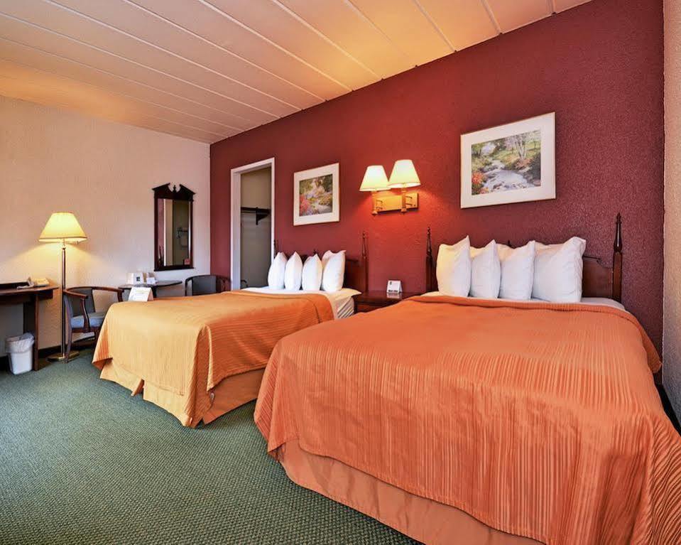 Econo Lodge Wisconsin Rapids Exterior foto